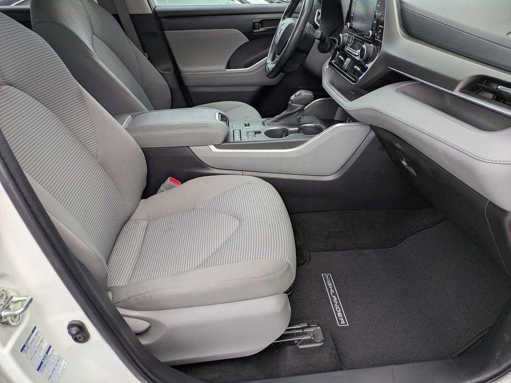 used 2022 Toyota Highlander Hybrid car, priced at $25,799