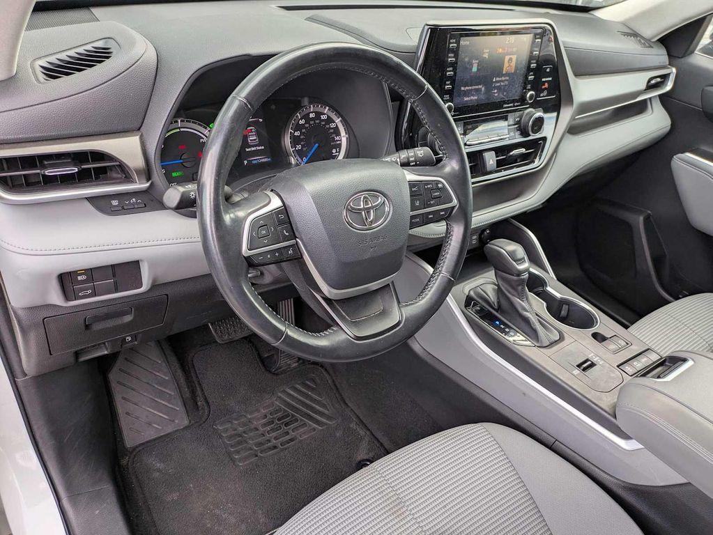 used 2022 Toyota Highlander Hybrid car, priced at $25,799