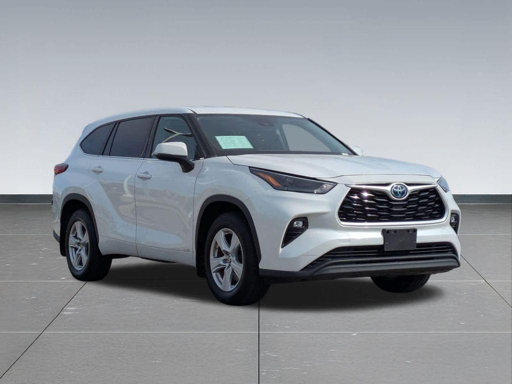 used 2022 Toyota Highlander Hybrid car, priced at $25,799