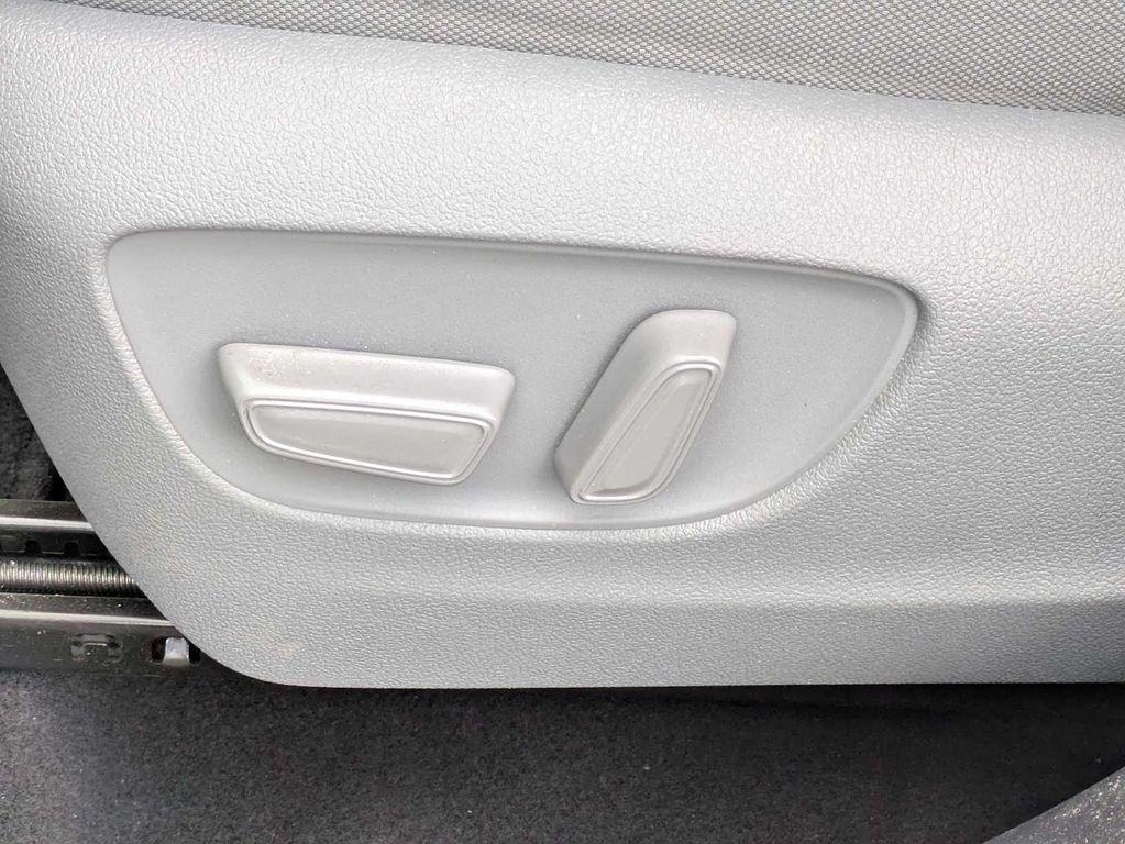 used 2022 Toyota Highlander Hybrid car, priced at $25,799