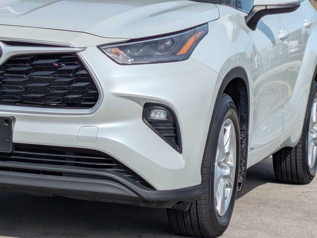 used 2022 Toyota Highlander Hybrid car, priced at $25,799