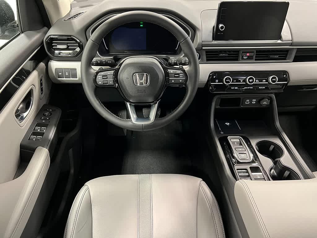 new 2025 Honda Pilot car, priced at $45,415