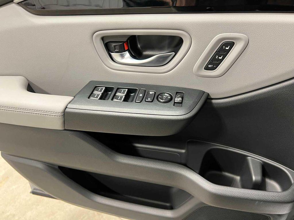 new 2025 Honda Pilot car, priced at $45,415