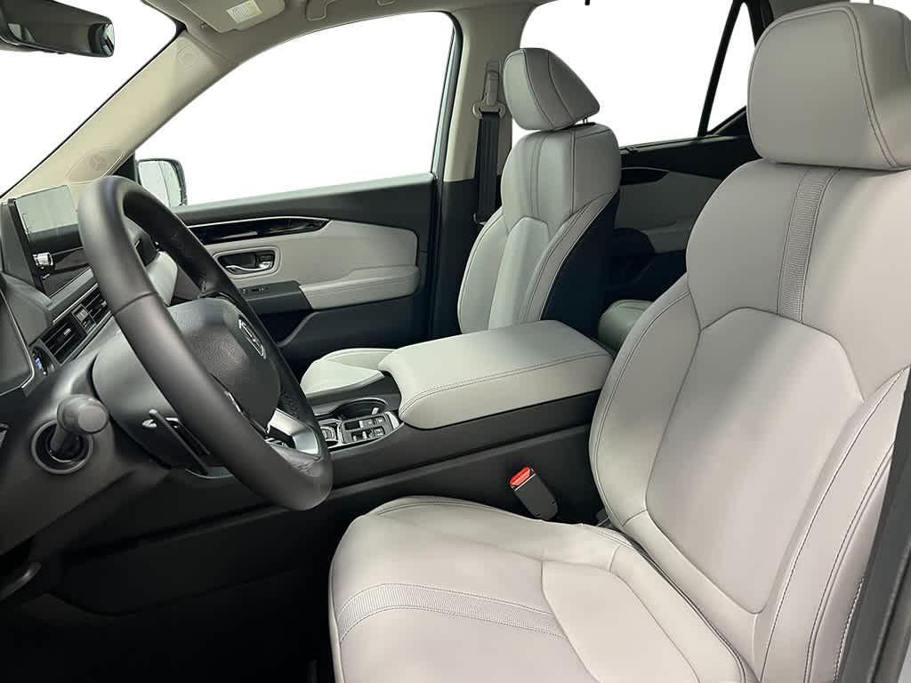 new 2025 Honda Pilot car, priced at $45,415