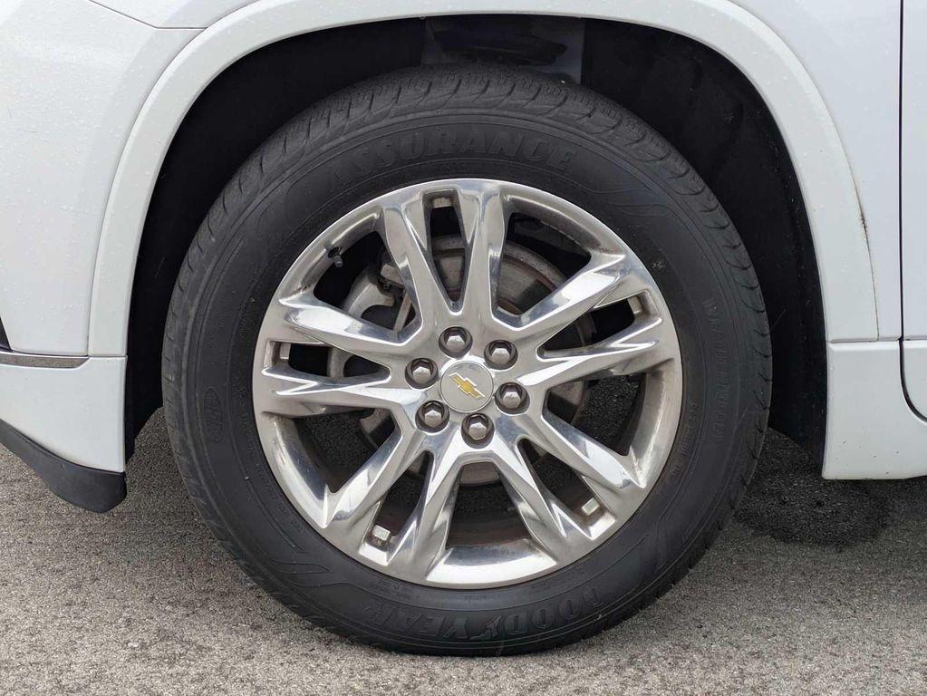 used 2020 Chevrolet Traverse car, priced at $27,800