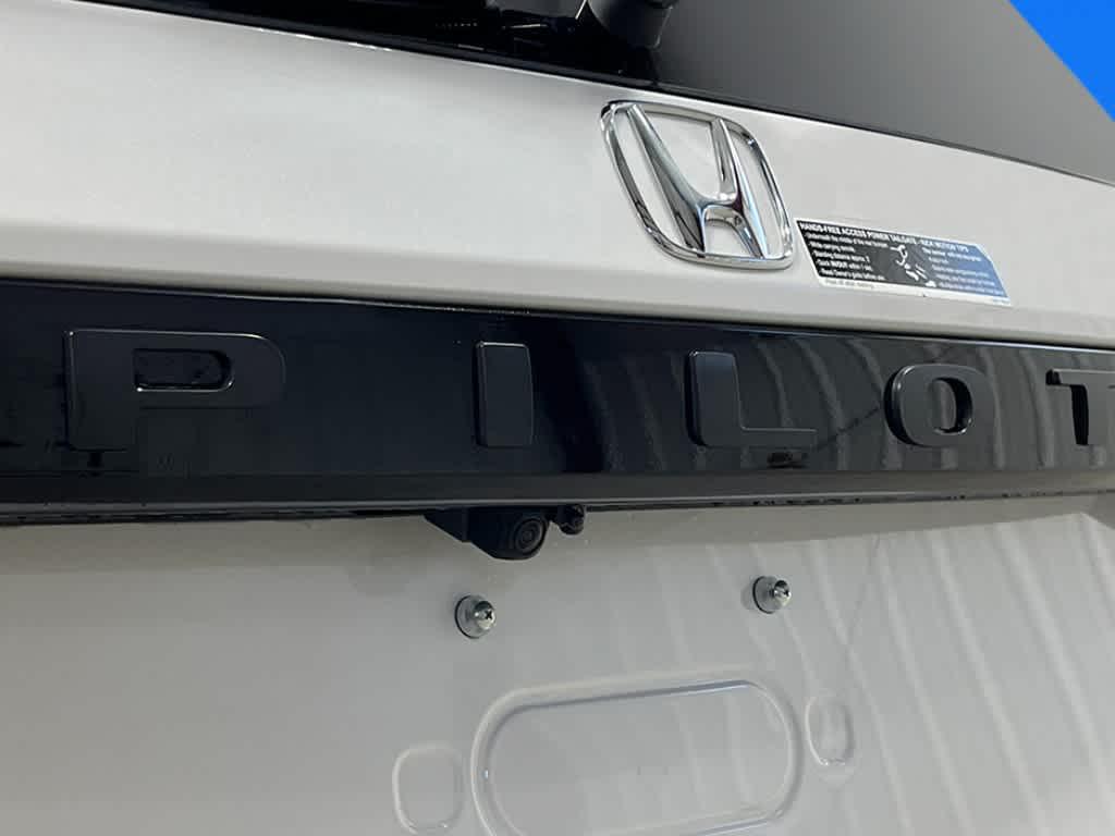 new 2025 Honda Pilot car, priced at $48,303