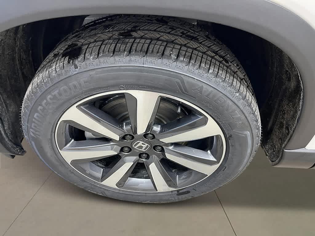 new 2025 Honda Pilot car, priced at $48,303