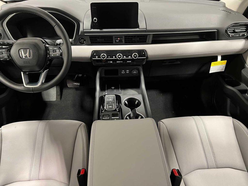 new 2025 Honda Pilot car, priced at $48,679