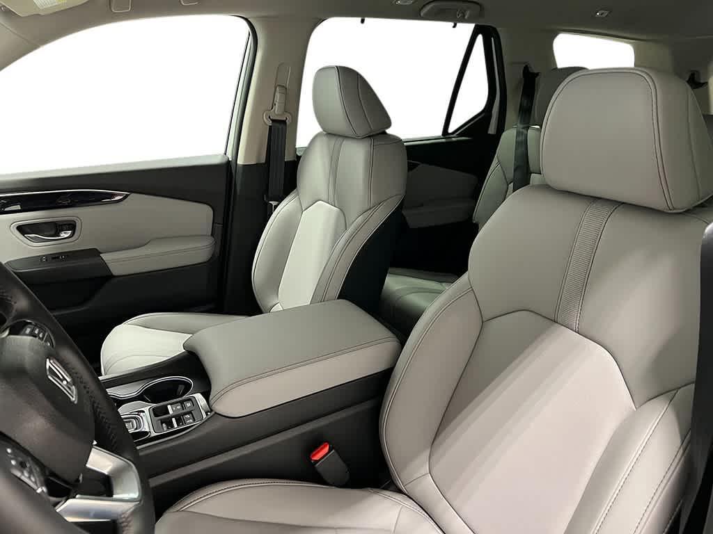 new 2025 Honda Pilot car, priced at $48,679