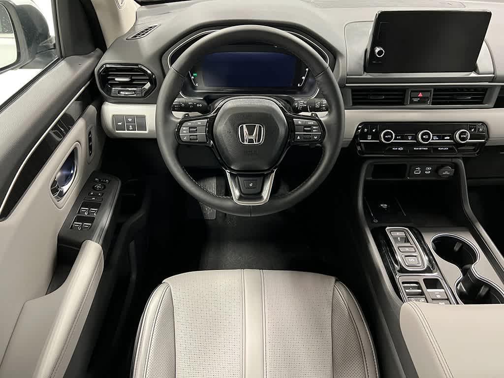 new 2025 Honda Pilot car, priced at $55,565
