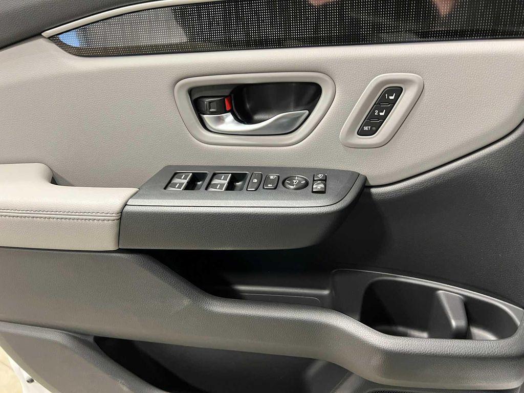 new 2025 Honda Pilot car, priced at $55,565