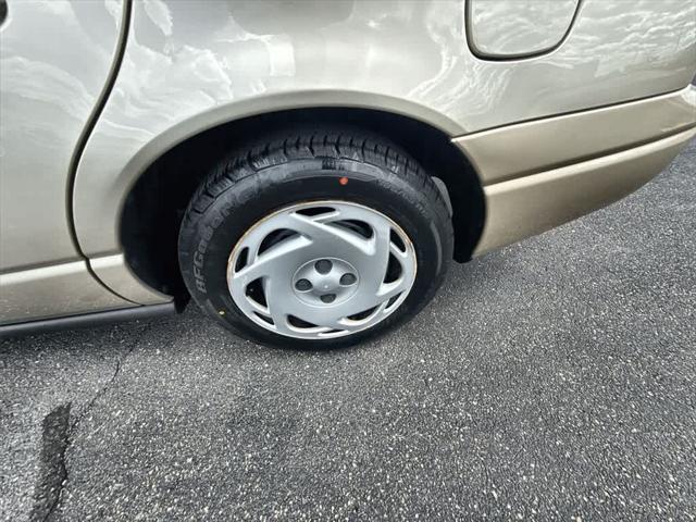 used 2001 Saturn SL car, priced at $7,786
