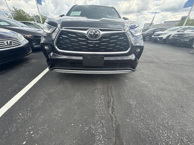used 2021 Toyota Highlander car, priced at $44,601