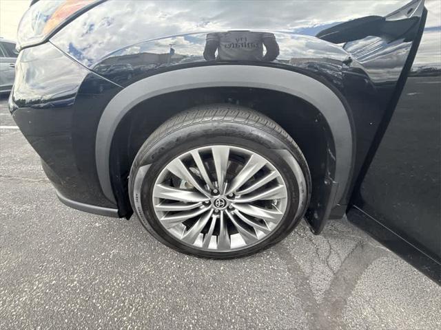 used 2021 Toyota Highlander car, priced at $44,601