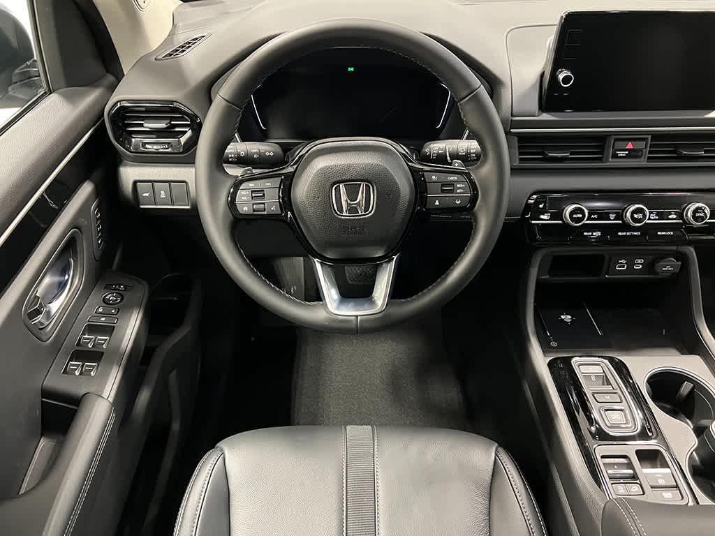 new 2025 Honda Pilot car, priced at $48,679