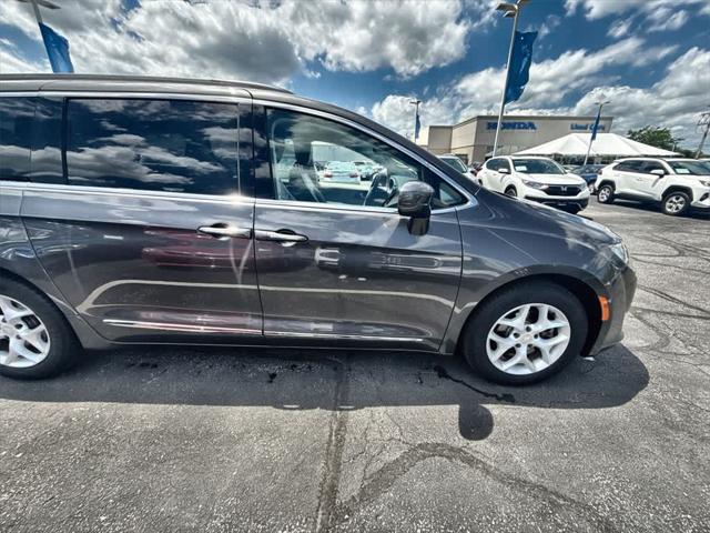 used 2017 Chrysler Pacifica car, priced at $11,000