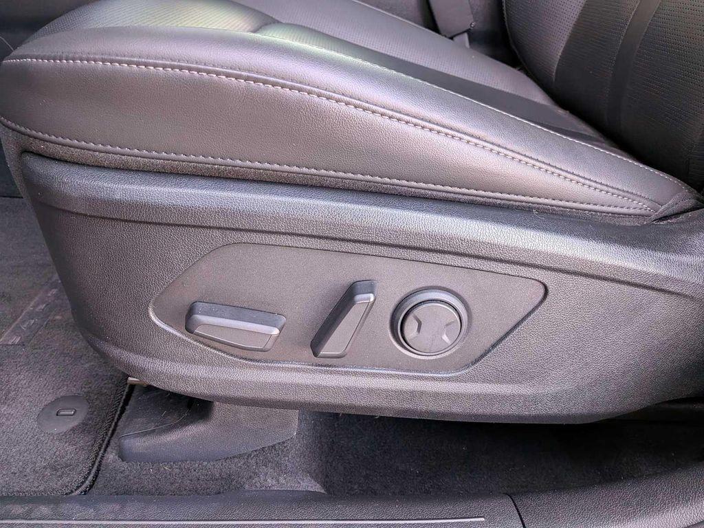 used 2025 Kia Sorento car, priced at $32,250