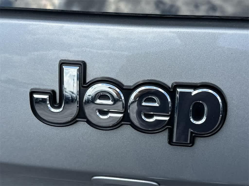 used 2015 Jeep Cherokee car, priced at $10,427