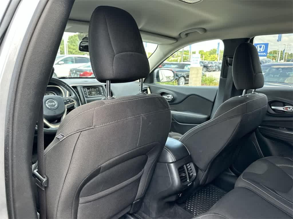 used 2015 Jeep Cherokee car, priced at $10,427