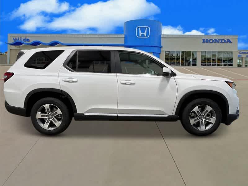new 2025 Honda Pilot car, priced at $45,295