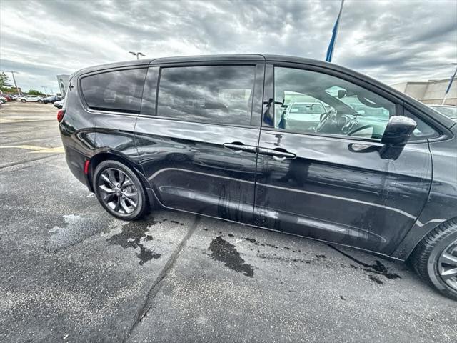 used 2018 Chrysler Pacifica car, priced at $12,711
