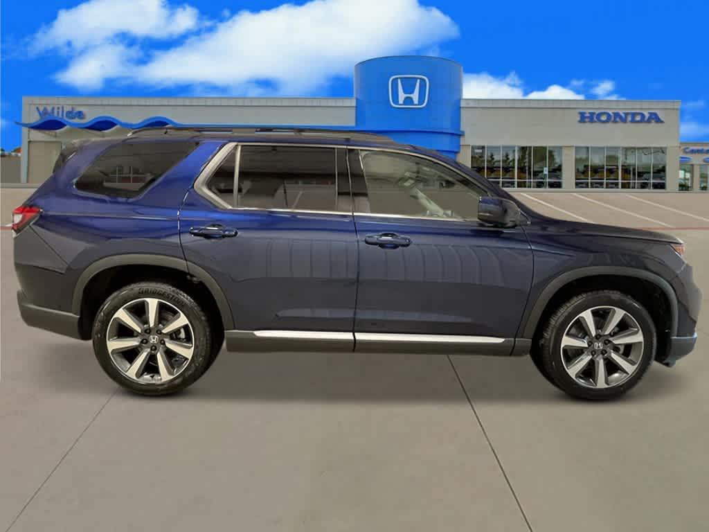 new 2025 Honda Pilot car, priced at $54,575