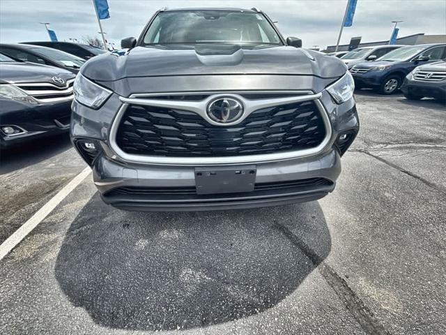 used 2022 Toyota Highlander car, priced at $37,689