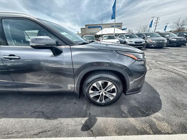 used 2022 Toyota Highlander car, priced at $37,689