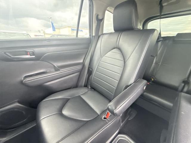 used 2022 Toyota Highlander car, priced at $36,086