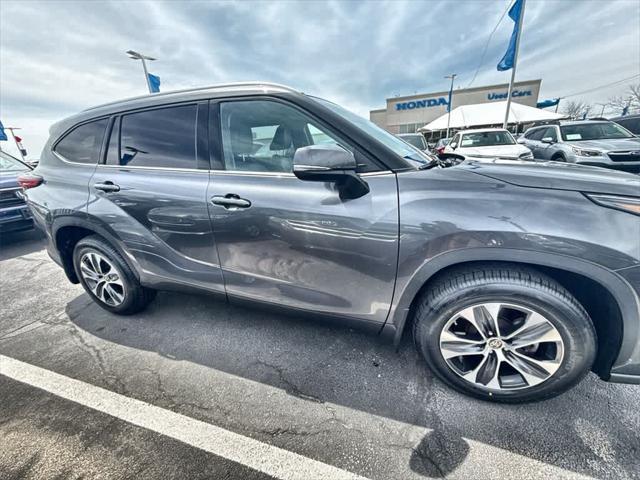 used 2022 Toyota Highlander car, priced at $37,689