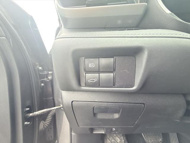 used 2022 Toyota Highlander car, priced at $36,086