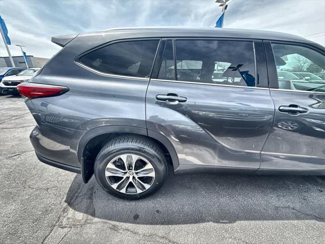 used 2022 Toyota Highlander car, priced at $37,689
