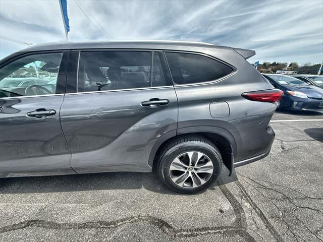 used 2022 Toyota Highlander car, priced at $37,689
