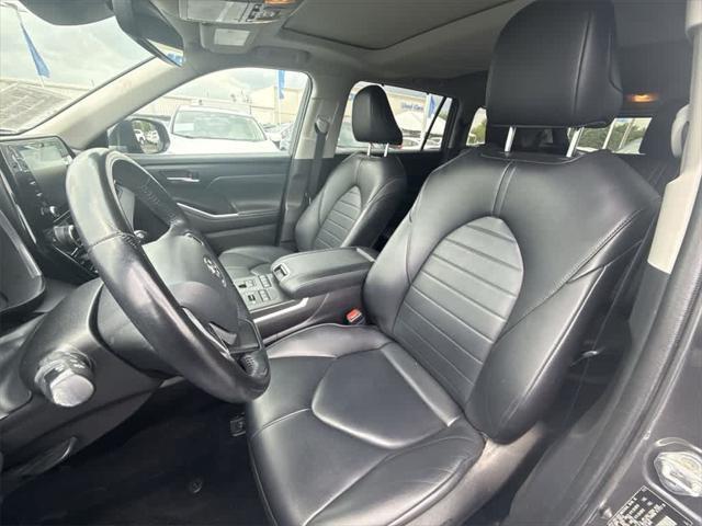used 2022 Toyota Highlander car, priced at $36,086