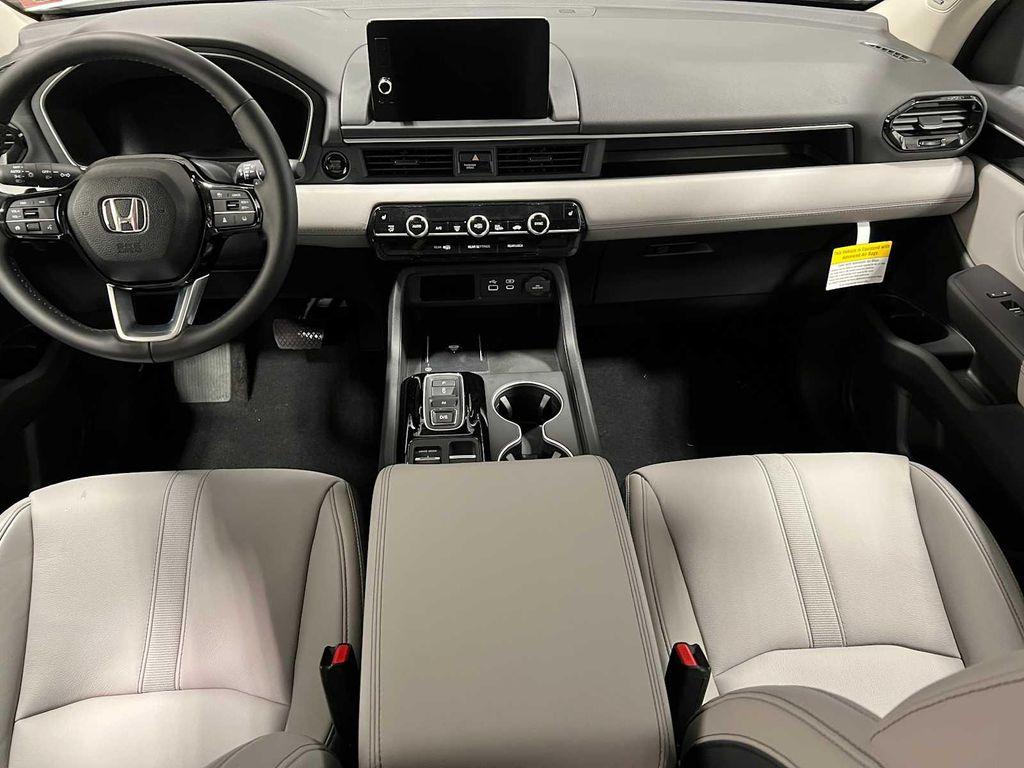 new 2025 Honda Pilot car, priced at $47,876
