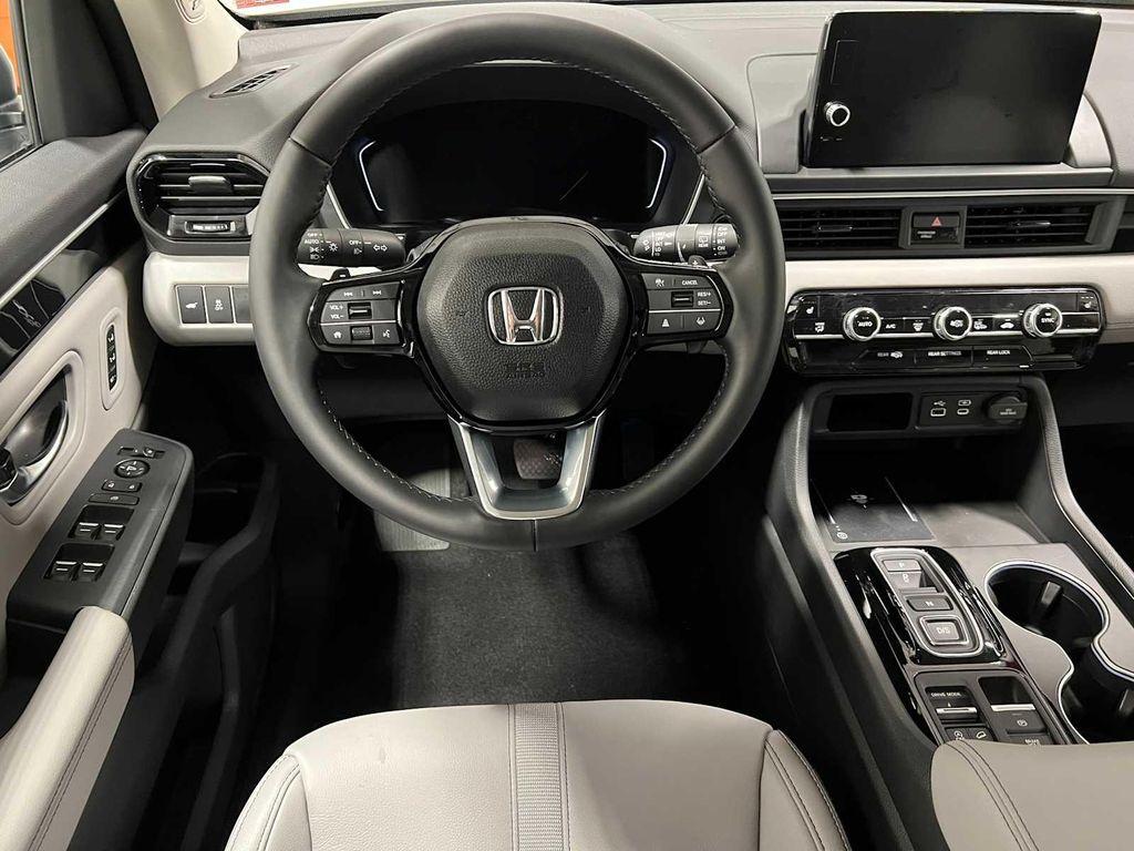new 2025 Honda Pilot car, priced at $47,876
