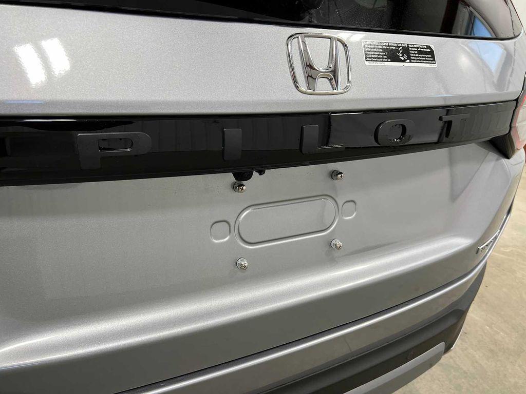 new 2025 Honda Pilot car, priced at $47,876