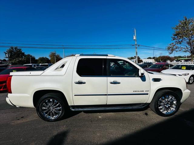 used 2011 Cadillac Escalade EXT car, priced at $14,990