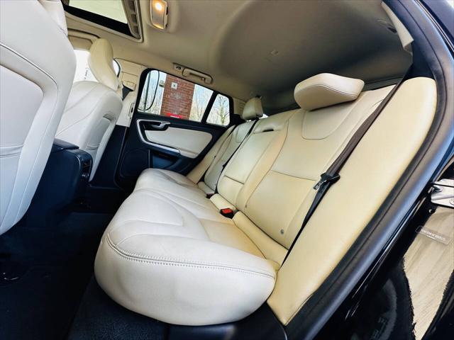 used 2015 Volvo V60 Cross Country car, priced at $10,990