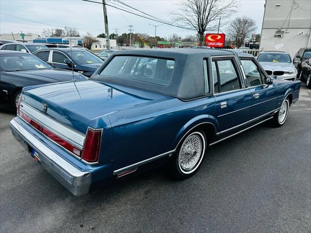 used 1988 Lincoln Town Car car, priced at $8,990