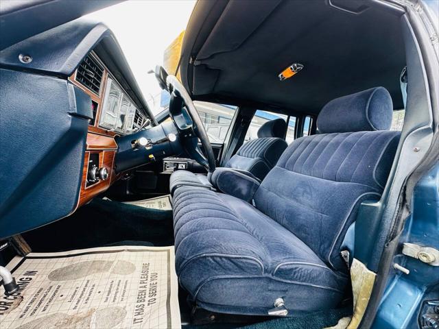 used 1988 Lincoln Town Car car, priced at $8,990