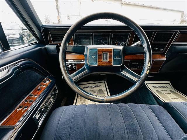 used 1988 Lincoln Town Car car, priced at $8,990