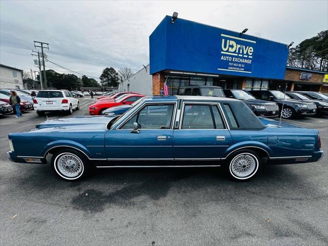 used 1988 Lincoln Town Car car, priced at $8,990