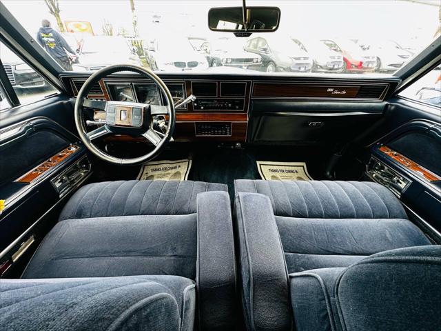 used 1988 Lincoln Town Car car, priced at $8,990