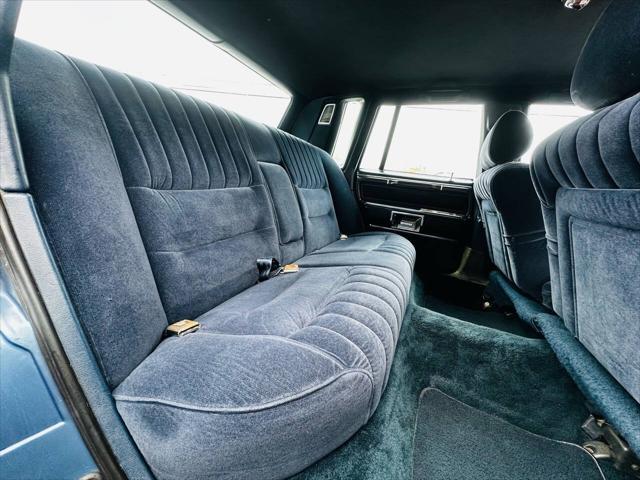 used 1988 Lincoln Town Car car, priced at $8,990