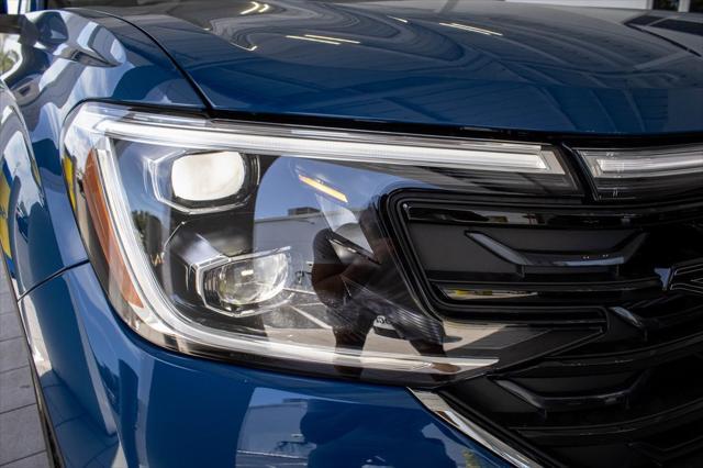 new 2025 Volkswagen Atlas car, priced at $52,084