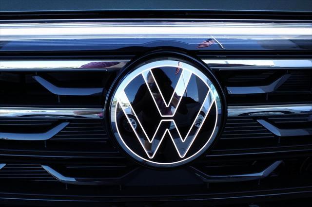 new 2025 Volkswagen Atlas car, priced at $45,334