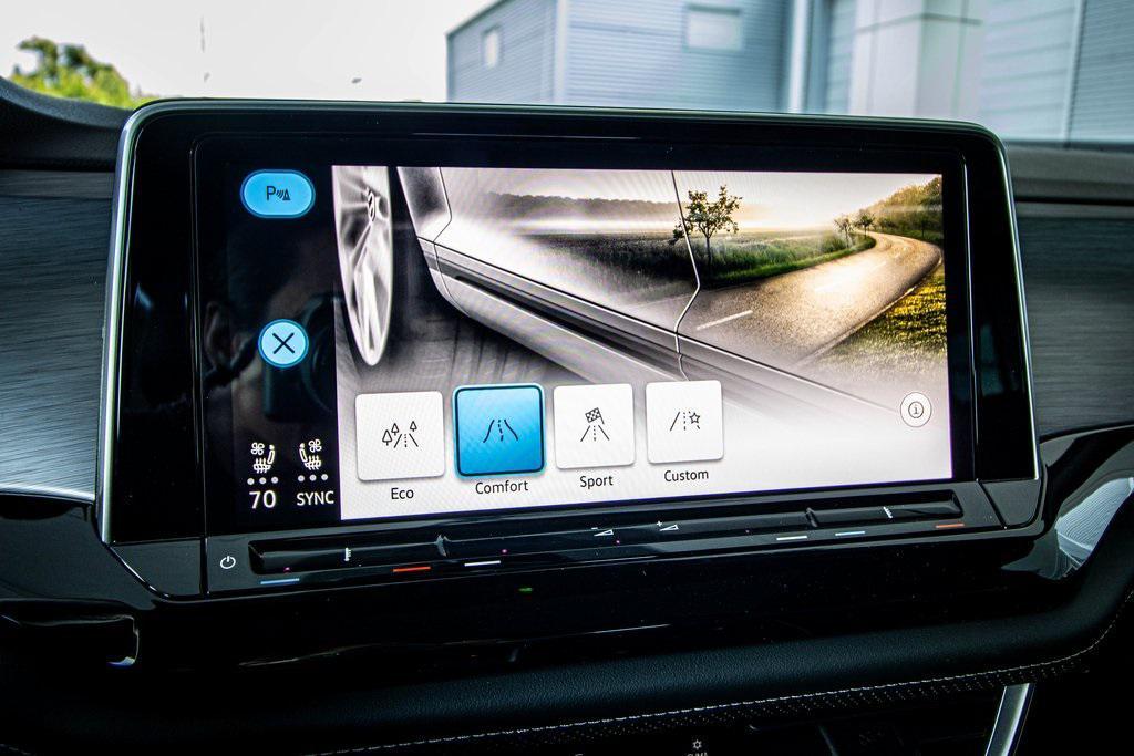 new 2026 Volkswagen Atlas Cross Sport car, priced at $43,995