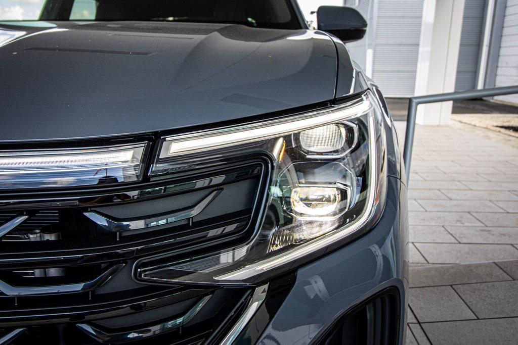 new 2026 Volkswagen Atlas Cross Sport car, priced at $43,995