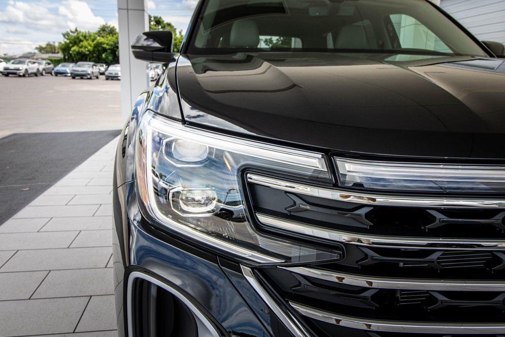 new 2026 Volkswagen Atlas car, priced at $45,712